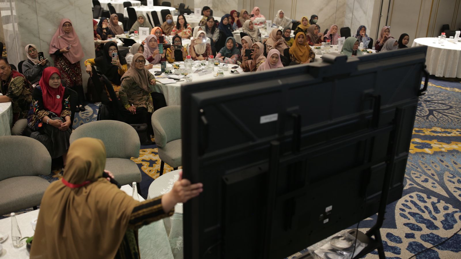 Kabar PAUD - 13.316 Satuan PAUD Telah Konfirmasi Menerima IFP,  Direktorat PAUD Tegaskan Akuntabilitas dalam Pemanfaatan Bantuan Papan Interaktif Digital