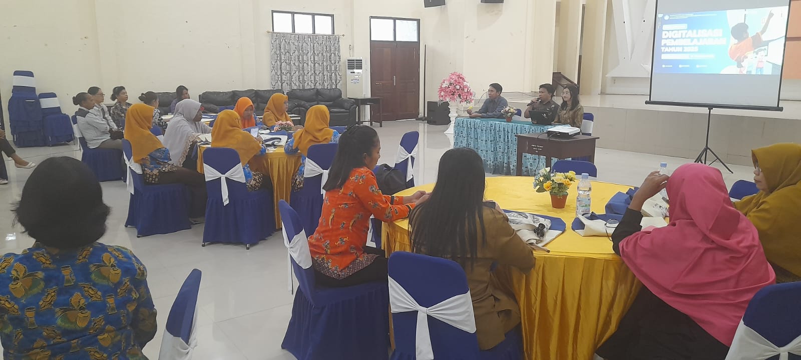 Kabar PAUD - Papan Interaktif Digital Harapan Baru Anak Usia Dini Bumi Cendrawasih, Kisah Guru 3T di Papua Barat dan Papua Barat Daya  Menjemput Pendidikan Interaktif