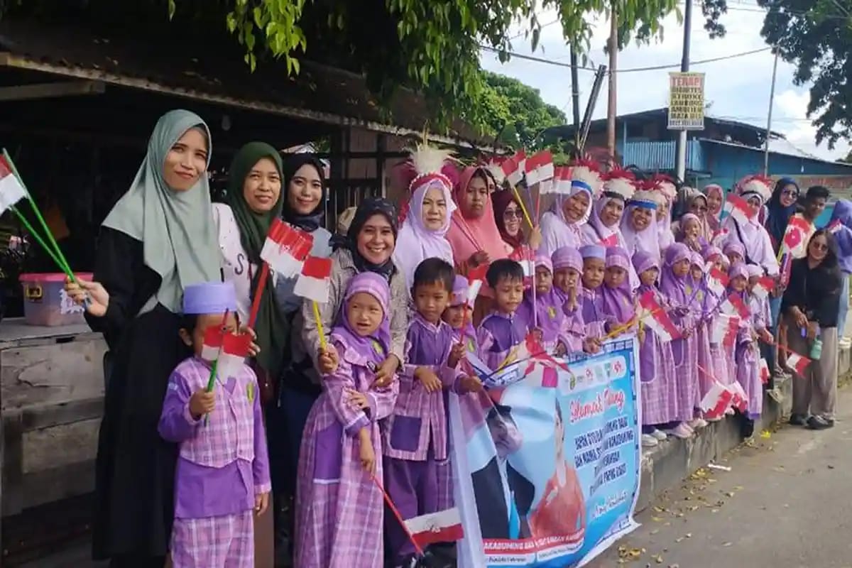 Kabar PAUD - Senyum Ceria Ratusan Murid PAUD Sambut Hangat Kedatangan Wakil Presiden  di Manokwari, Seruni KMP Ajak Bijak Berinternet dan Serahkan Bantuan Digitalisasi Sekolah 