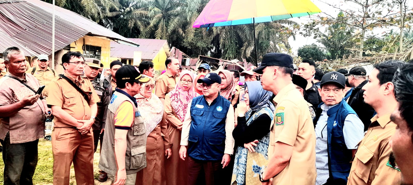 Kabar PAUD - Ketika Air Mata Pak Menteri Tumpah Melihat Aceh Tamiang Luluh Lantak, Jalan Terjal ke Sekolah Sekoci di Tengah Hutan Sawit Untuk Beri Semangat Belajar di Tengah Derita Banjir