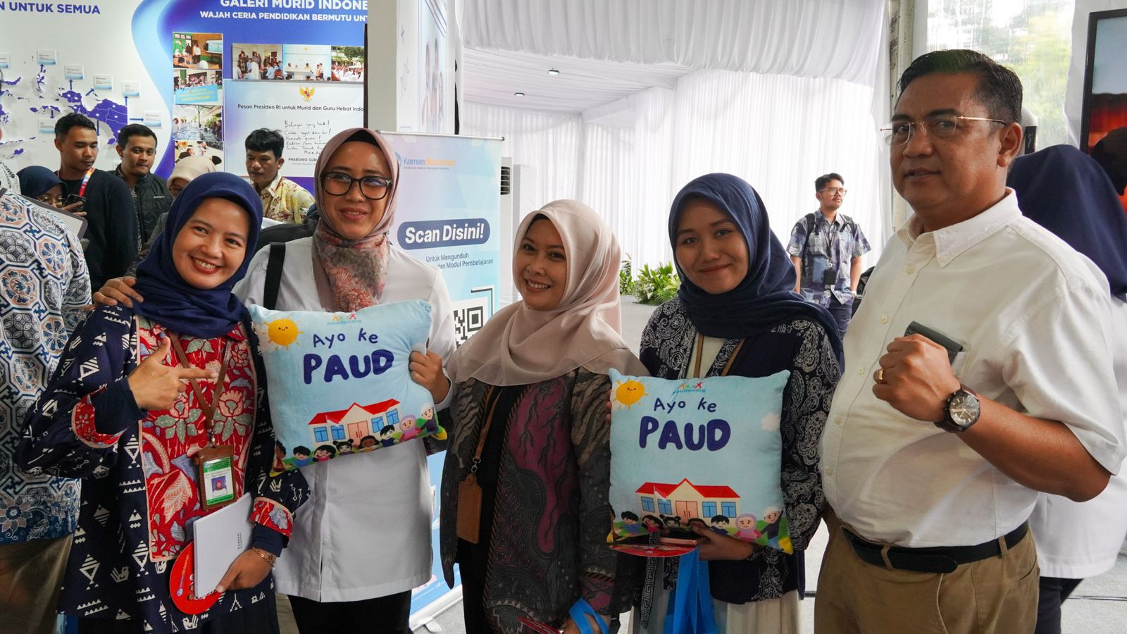 Kabar PAUD - Berebut Follow PAUDPEDIA  di Sawangan, Saat Bantal  “Ayo ke PAUD” dan Buku Cerita Rakyat Karya Guru PAUD Jadi Ide Kartun Animasi Siswa SMK Multi Media di Konsolnas 2026