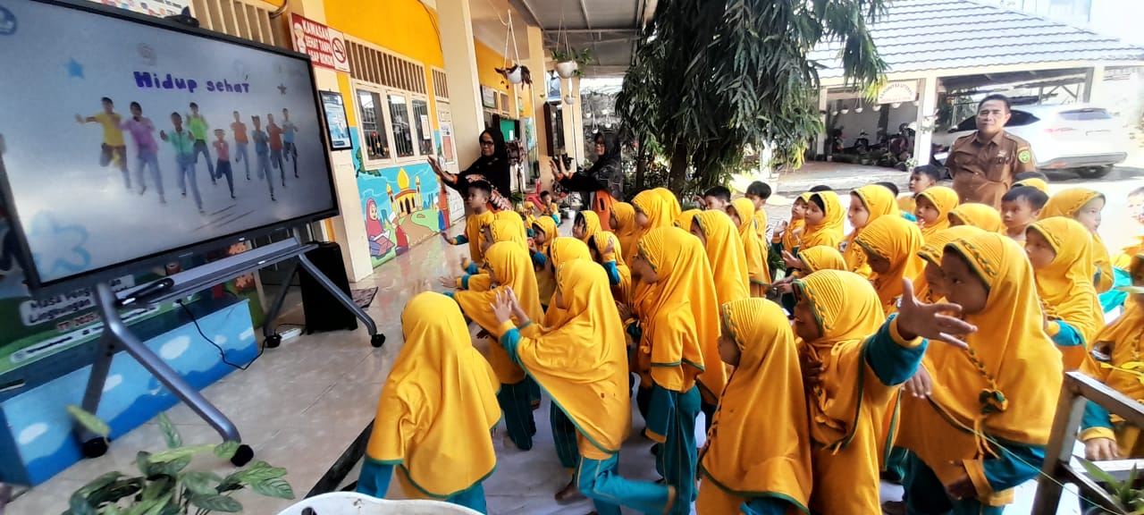 Kabar PAUD - Papan Interaktif Digital Menyapa Murid PAUD Daerah 3T di Bumi Cenderawasih Papua