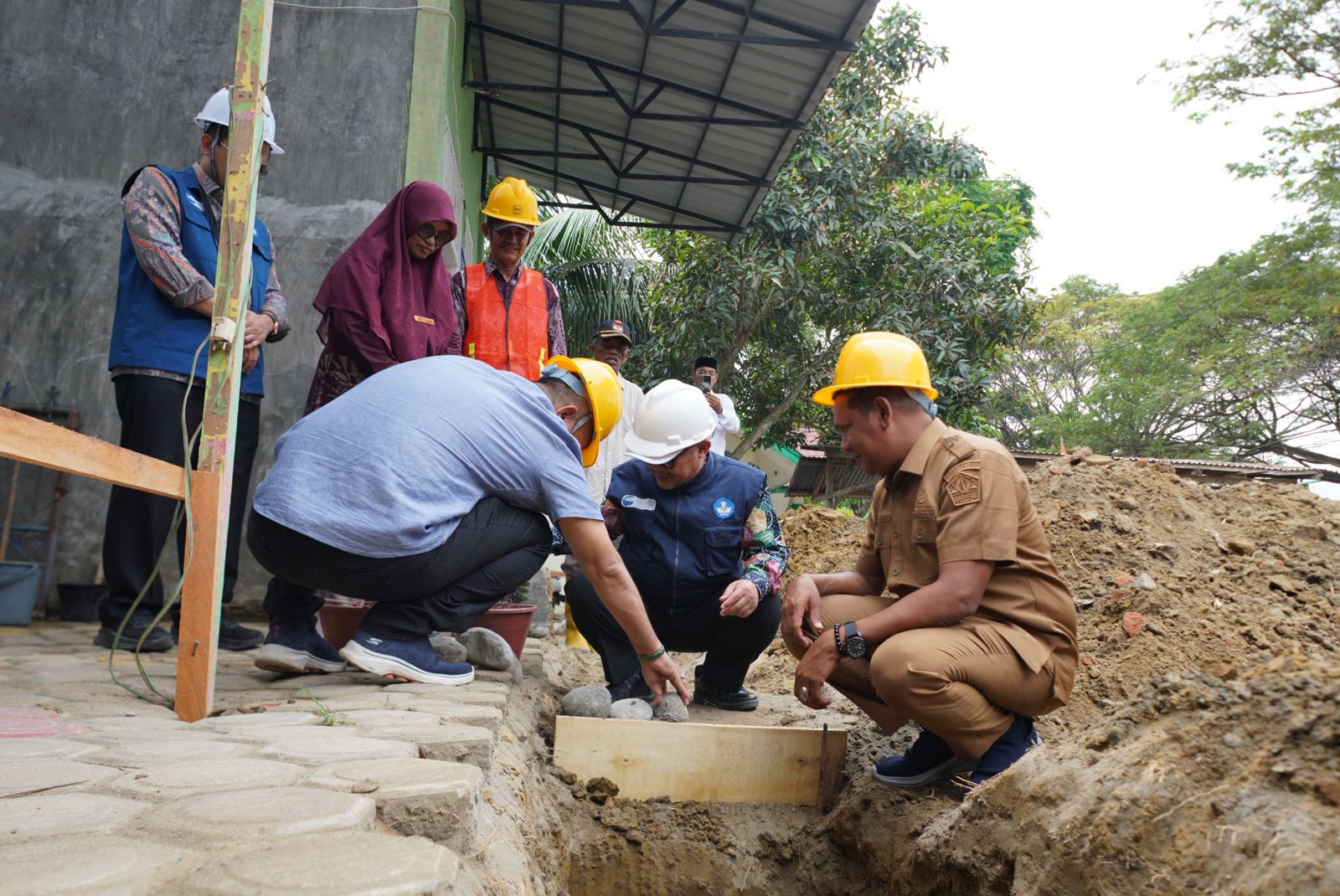 Kabar PAUD - Menteri Abdul Mu’ti: Pendidikan Harus Bangkit di Tengah Mitigasi Bencana,  Peletakan Batu Pertama TK Mujahidin  Simbol Kebangkitan Pendidikan Bireuen