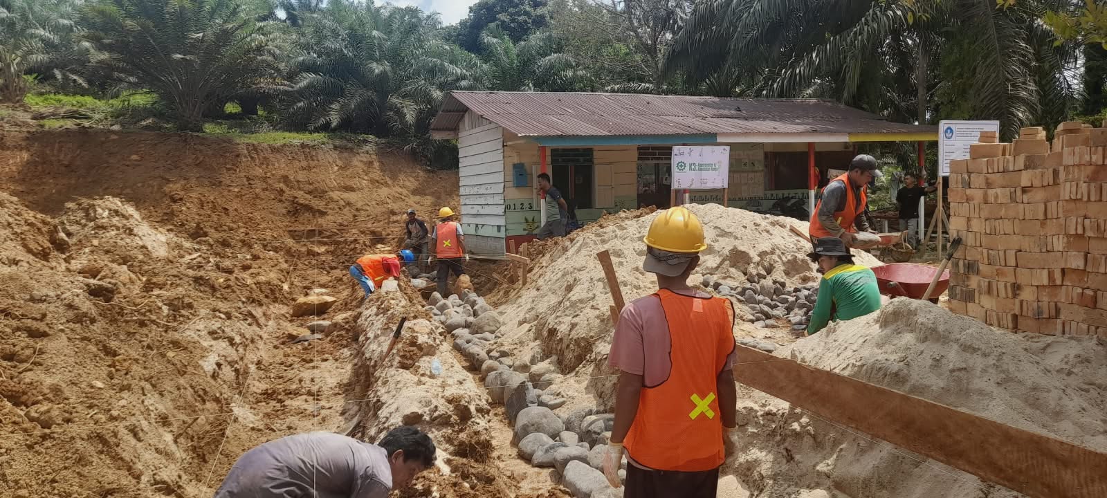 Kabar PAUD - Dibalik Rimbun Sawit 10.000 Hektar Revitalisasi Satuan PAUD di Tapanuli Tengah Beri Harapan Pendidikan Bermutu dan Setara Untuk Daerah 3T 