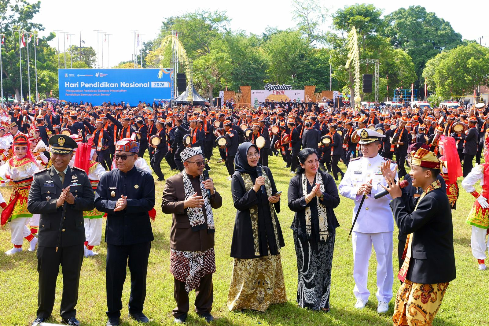 Kabar PAUD - Mendikdasmen Peringati Hardiknas 2026 di Banyuwangi, Semangat Partisipasi Semesta Rayakan Pesta Pendidikan 