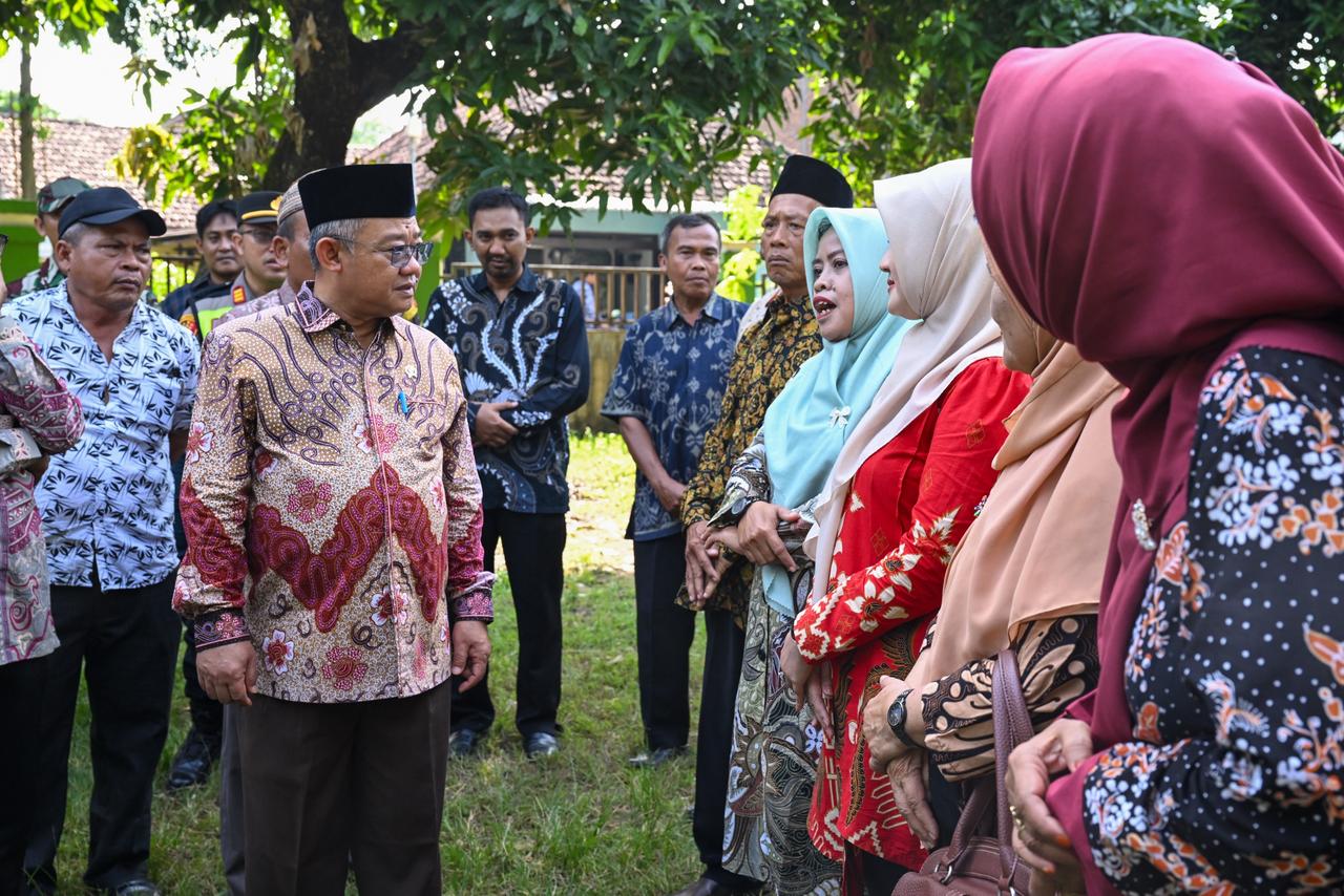 Kabar PAUD - 22 Tahun Sutimah Kawal Siswa Transisi PAUD ke SD Mendapat Simpati Pak Menteri 