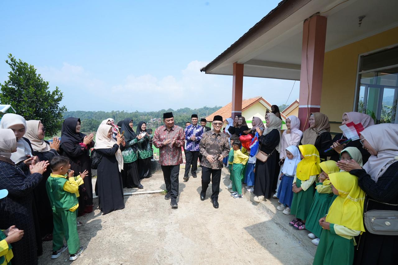 Kabar PAUD - Sukseskan Wajib Belajar 13 Tahun Melalui 1 Tahun Prasekolah, Pentingnya Anak Usia Dini Ikut PAUD dan Gerakan Orang Tua Asuh untuk Tekan Anak Putus Sekolah