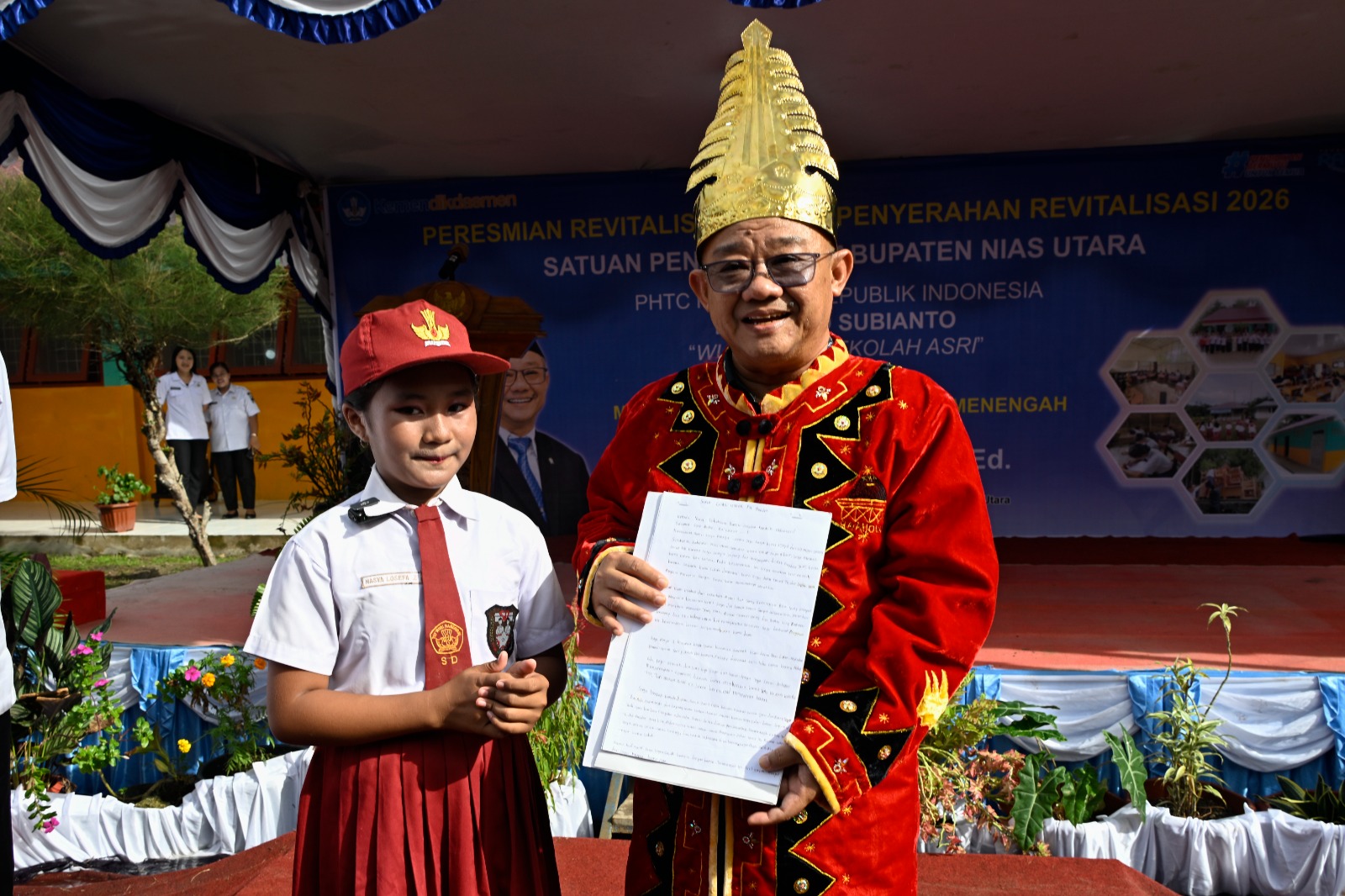 Kabar PAUD - Ketika "Surat Cinta" Bocah Sembilan Tahun Menghangatkan Langkah Mendikdasmen, Harapan Transformasi Satuan Pendidikan Terpancar