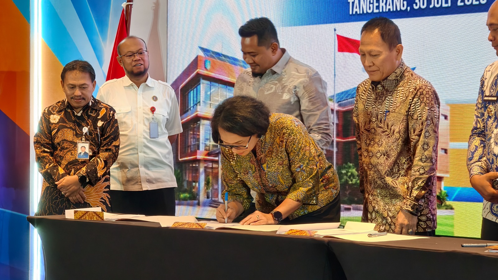 Kabar PAUD - Baru 263 Kecamatan Punya SMP dan SMA Negeri Perlu Gotong Royong Pusat dan Daerah, 30 Pemda Serahkan Lahan untuk Sekolah Nasional Terintegrasi