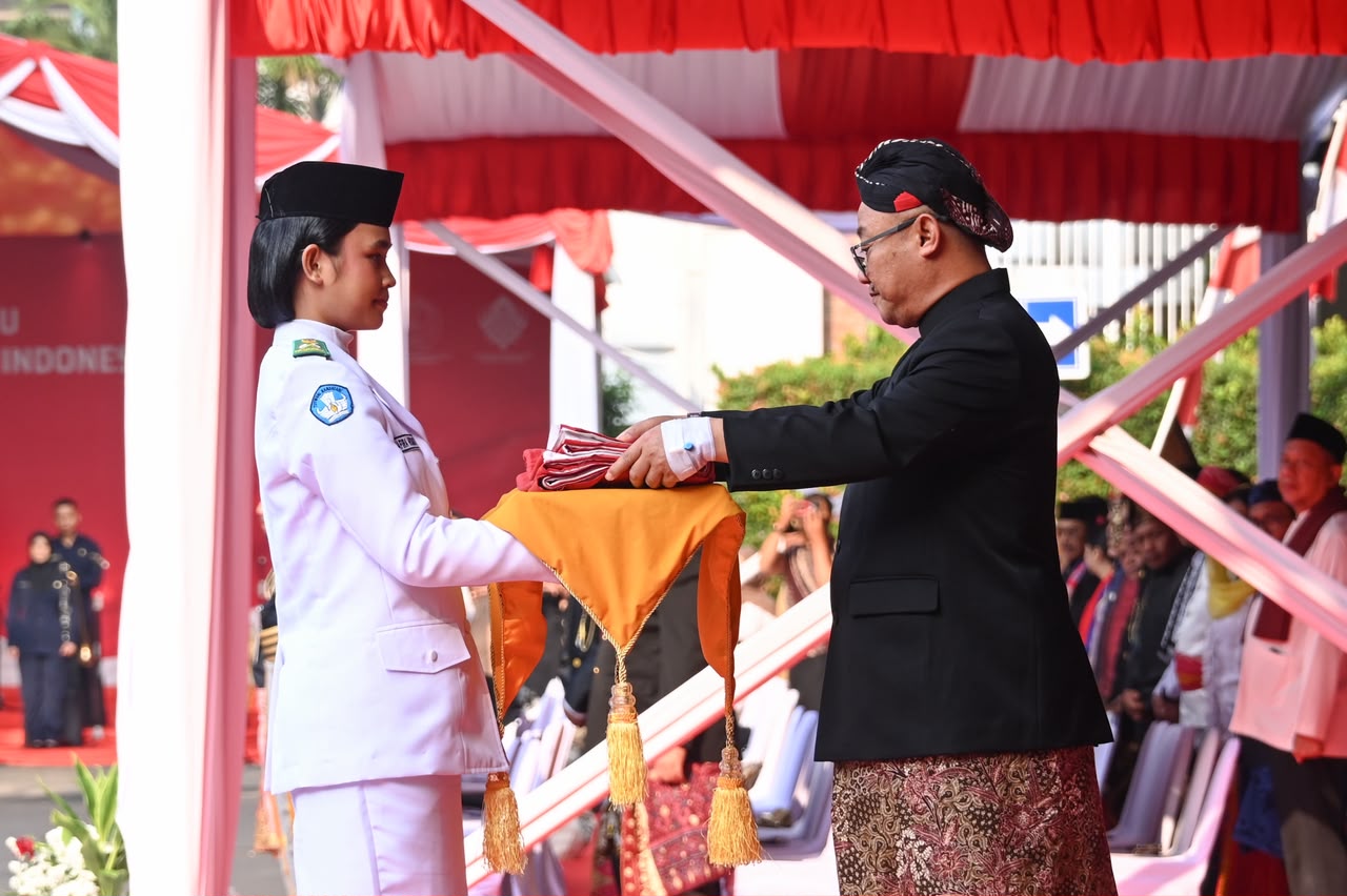 Kabar PAUD - Peringatan HUT ke-81 RI Kemendikdasmen diwarnai Doa Bersama Untuk Korban Gempa NTT dan Penyerahan Satyalancana Karya Satya