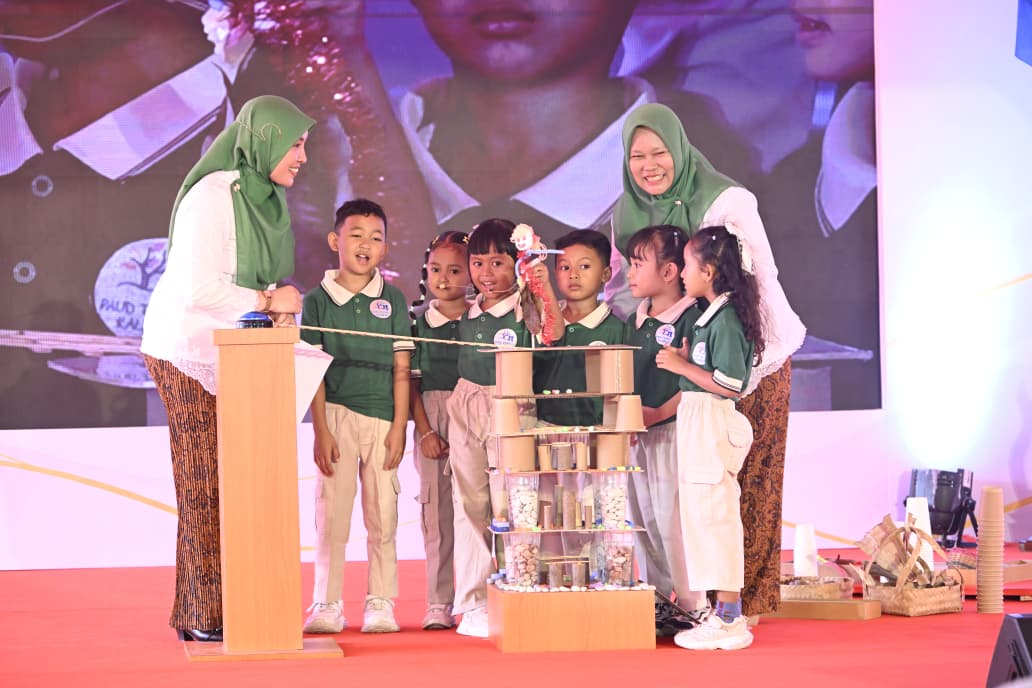 Formula STEM 5M: Mengubah Benda Sekitar Satuan PAUD Menjadi Ruang Bermain Sambil Belajar yang  Menggembirakan  dan Bermakna