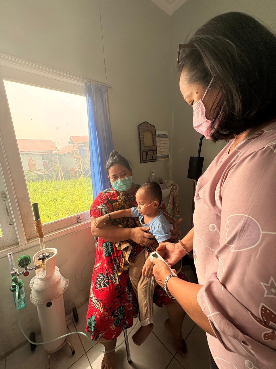 Menkes Instruksikan Distribusi 500.000 Masker dan Rumah Oksigen untuk Kelompok Rentan Anak Balita dan Lansia Korban Bencana Asap Kebakaran Hutan 